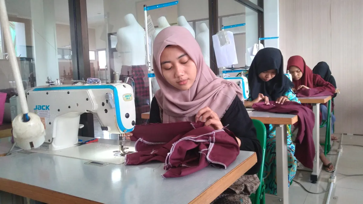 Eka Tailor: Seni Menjahit yang Menghargai Waktu Anda di Cilacap